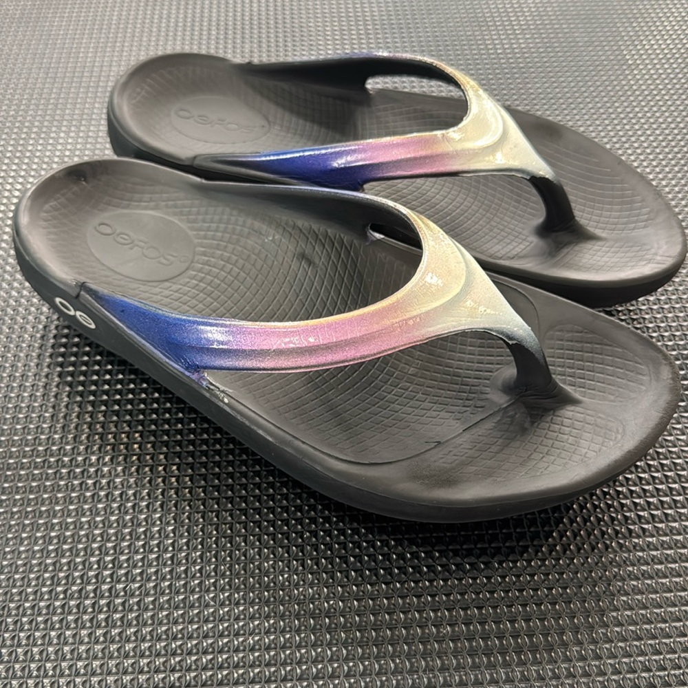 OOFOS Women’s Oomega Oolala Luxe Sandal Calypso size 6